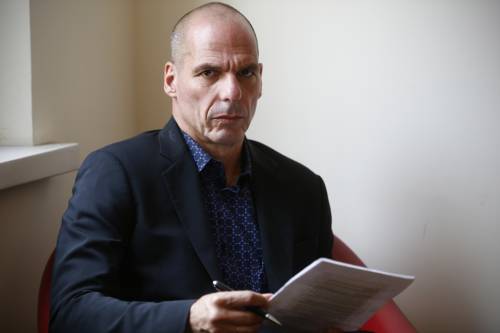 Le rivelazioni choc di Varoufakis: così l'Ue ha strangolato la Grecia